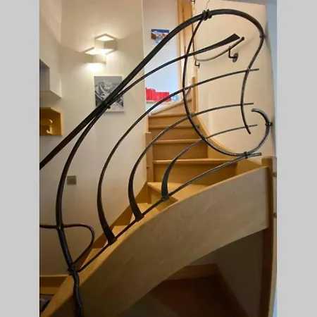 An Awesome Apartment Of 70M² Close To The Center 아파트